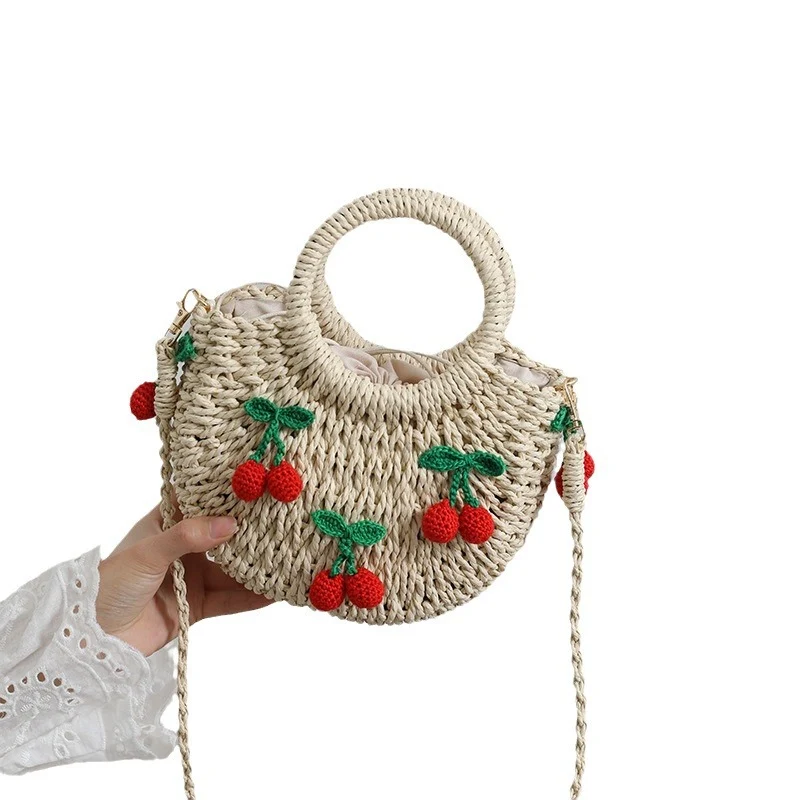 Strohtasche mit fröhlichem Erdbeermotiv Skanto