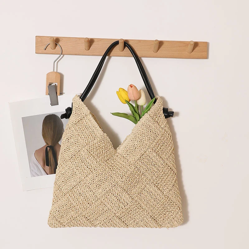 Geflochtene Schultertasche aus Naturmaterialien Skanto