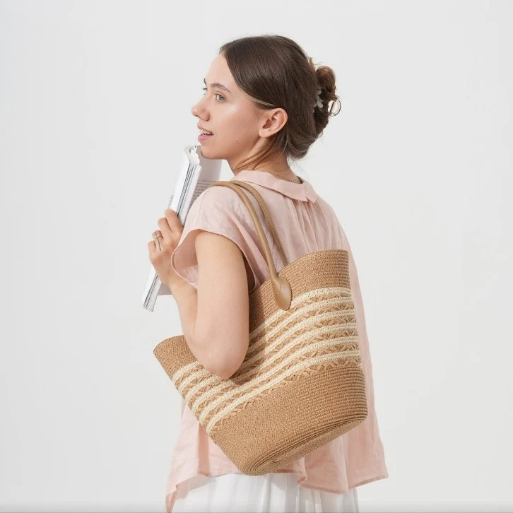 Naturgeflochtene Strandtasche mit eleganten Akzenten Skanto