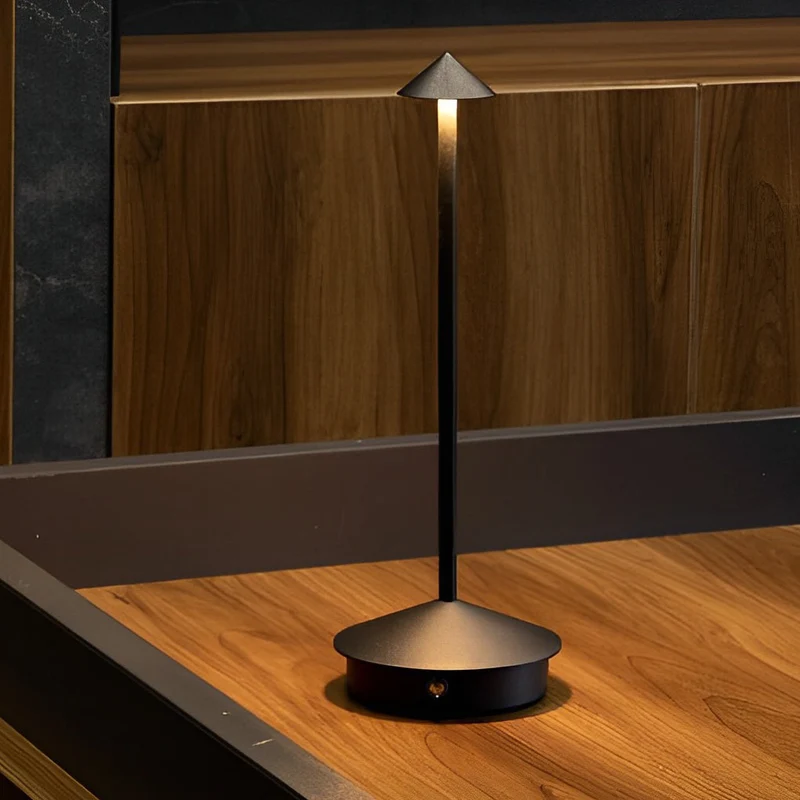 Skanto | Pina Pro – Stilvolle dimmbare USB-Tischlampe