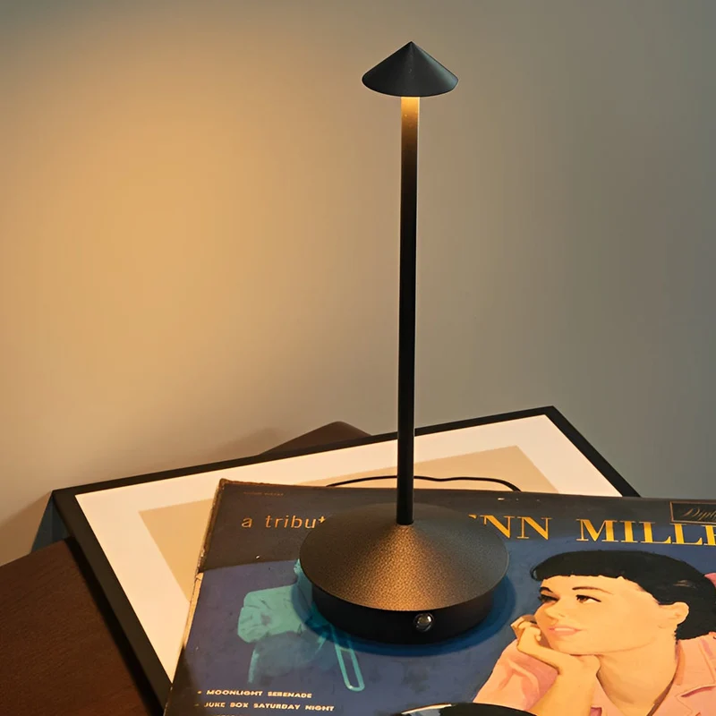 Skanto | Pina Pro – Stilvolle dimmbare USB-Tischlampe