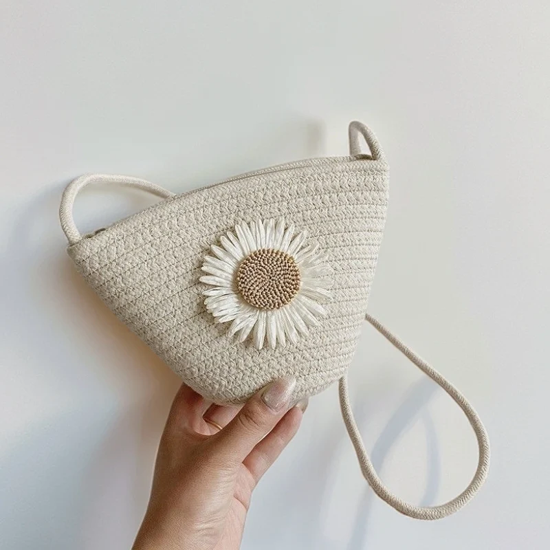 Handgeknüpfte Tasche mit floraler Applikation Skanto