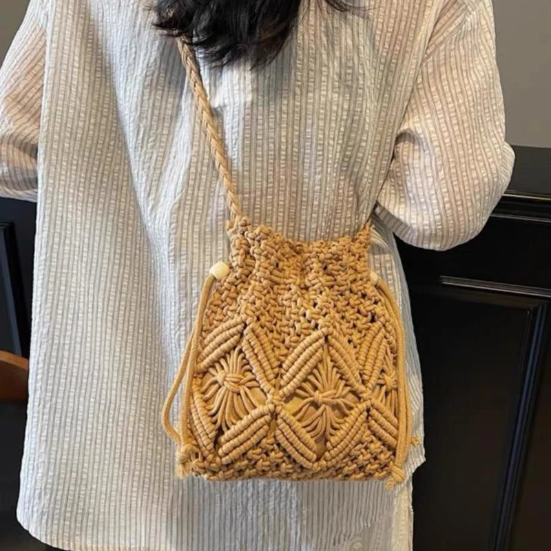 Handgeknüpfte Umhängetasche mit floralen Details Skanto