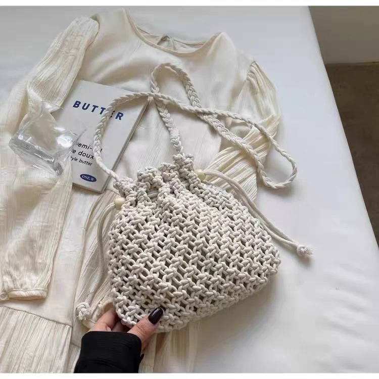 Handgeknüpfte Umhängetasche mit floralen Details Skanto