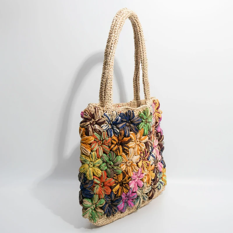 Handgemachte Strohtasche mit floralen Applikationen Skanto