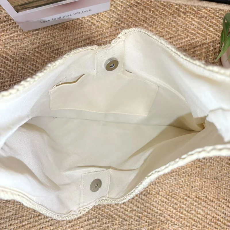 Handtasche mit modernem V-Design Skanto