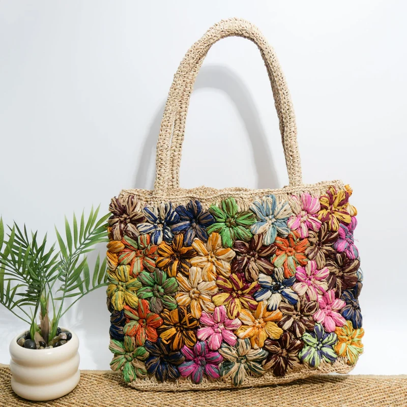 Handtasche mit bunten Blumenapplikationen Skanto