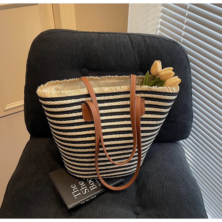 Geräumige Strandtasche mit Lederbesatz Skanto
