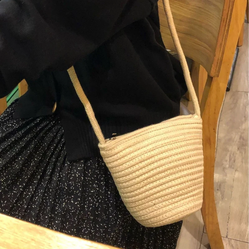 Handgeknüpfte Handtasche mit stilvollem Textilmix Skanto