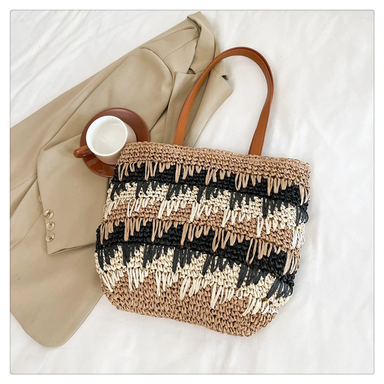 Große, handgefertigte Strohtasche mit Designer-Details Skanto