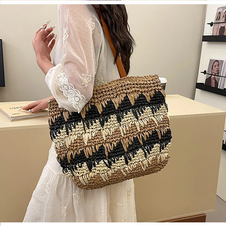 Große, handgefertigte Strohtasche mit Designer-Details Skanto