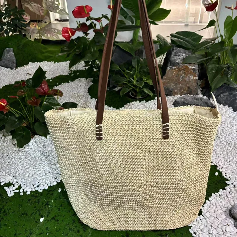 Stroh-Umhängetasche mit eleganten Ledergriffen Skanto