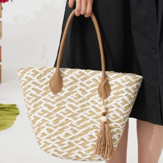 Stroh-Tote-Bag mit stilvollem Zickzackmuster und Ledergriff Skanto