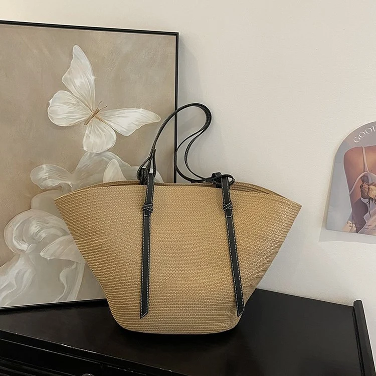 Elegante Strandtasche aus gewebtem Naturmaterial mit Lederdetails Skanto