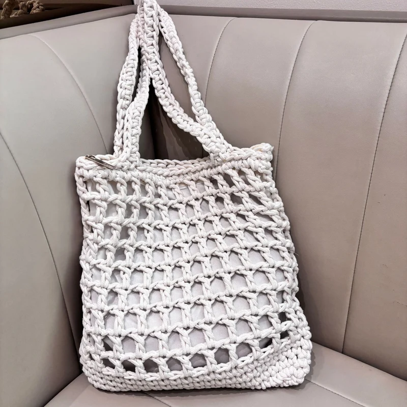 Moderne Handgelenktasche Skanto