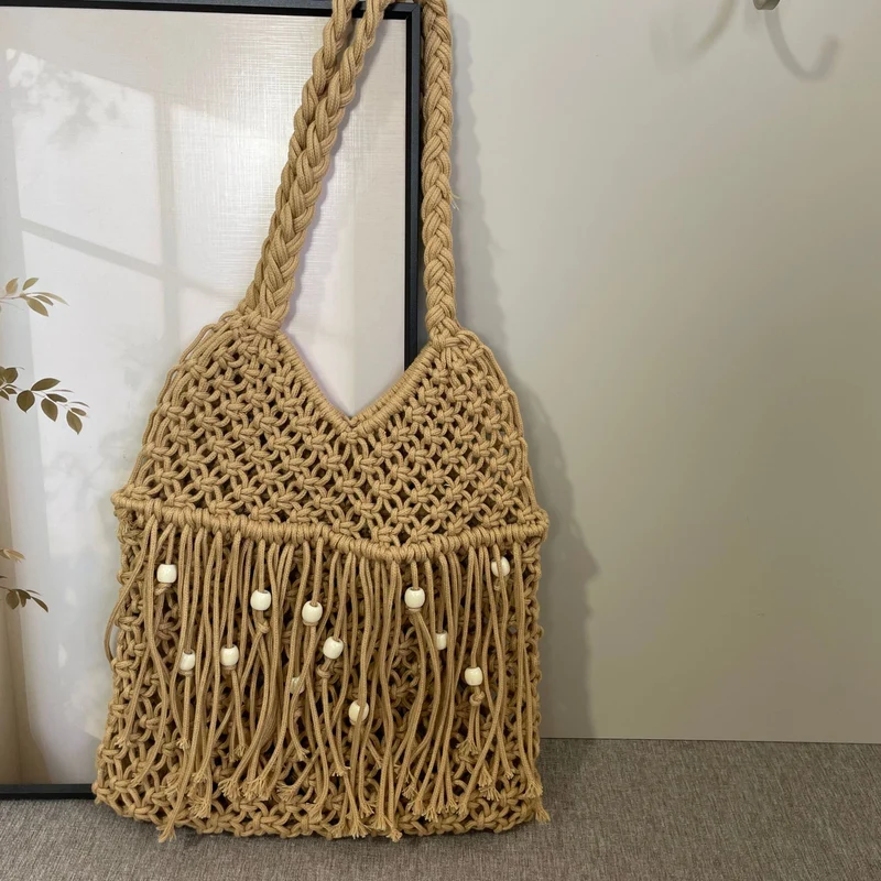 Makramee-Tasche mit langen Fransen und Holzperlen Skanto