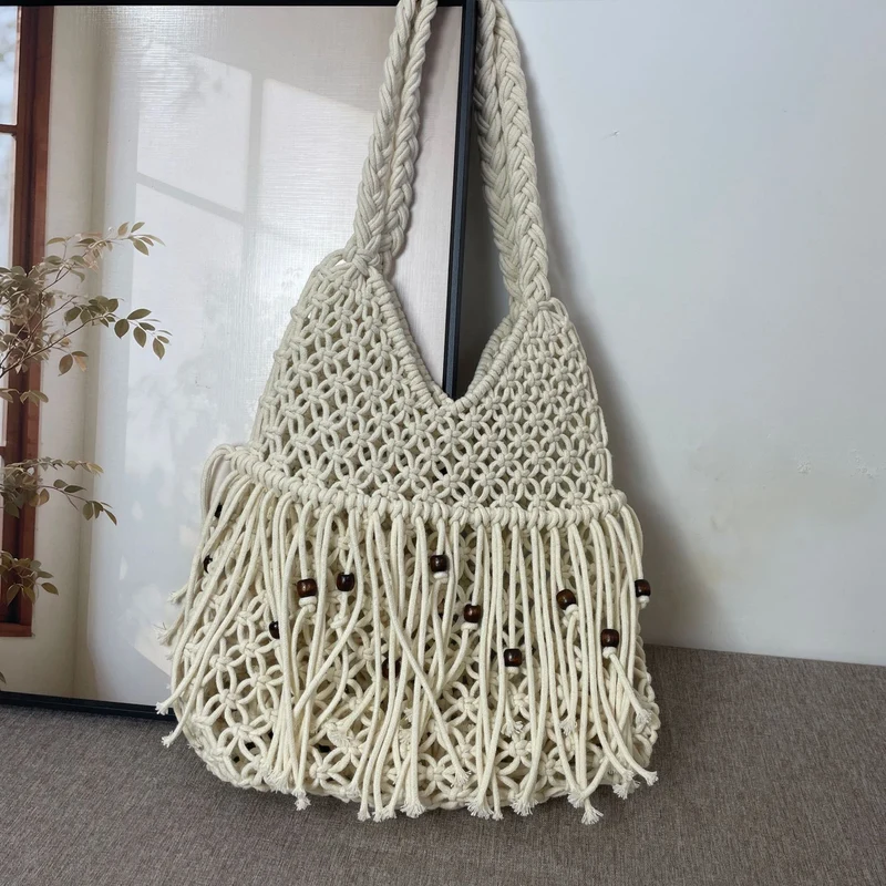 Makramee-Tasche mit langen Fransen und Holzperlen Skanto