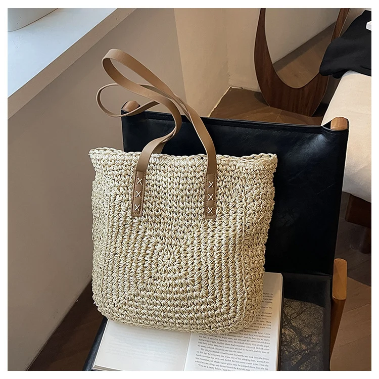 Geflochtene Strandtasche mit eleganten Lederdetails Skanto