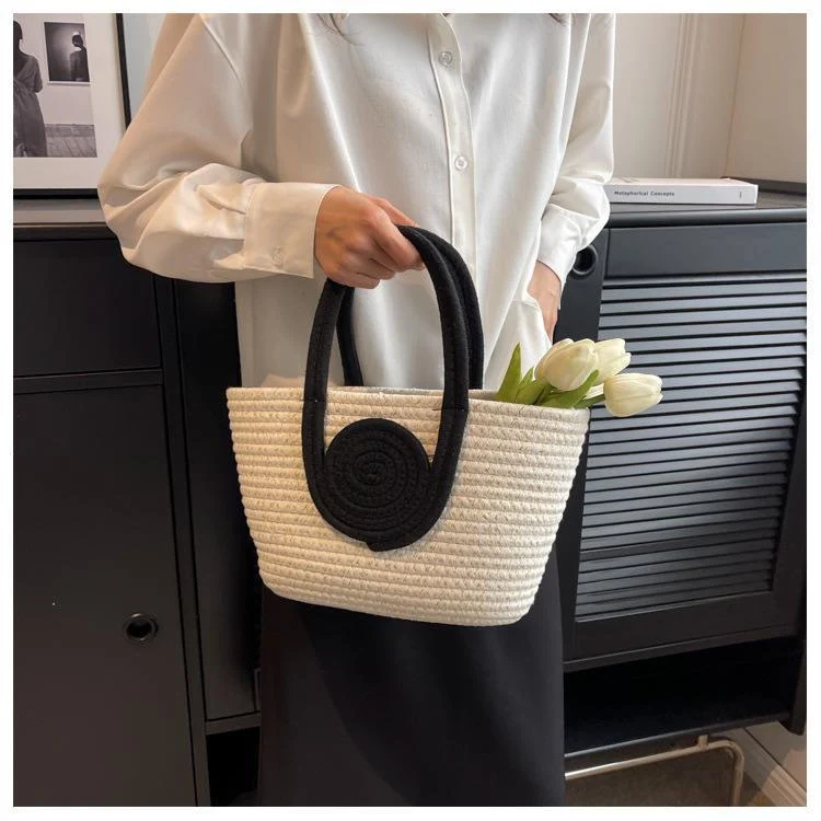 Trendige Tasche aus geflochtenem Naturmaterial Skanto
