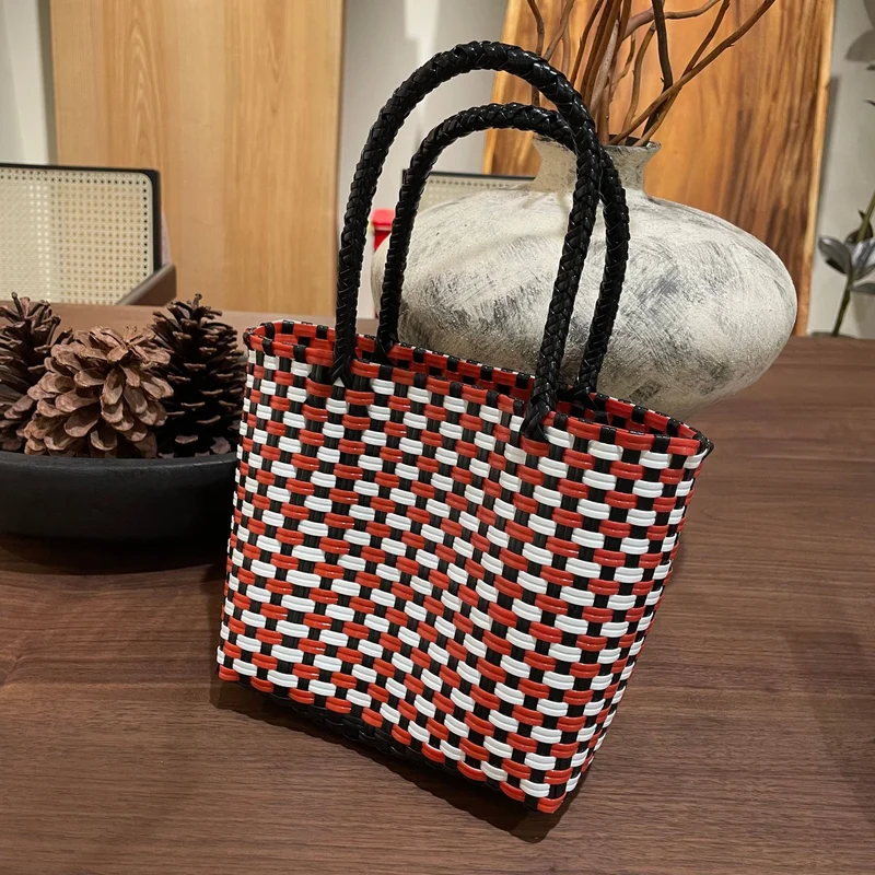 Handgewebte Korbtasche mit farbenfrohem Design Skanto
