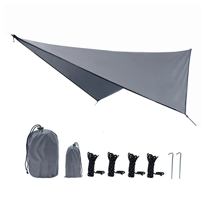Schutzplane mit aufblasbarem Segel und Heringen Skanto
