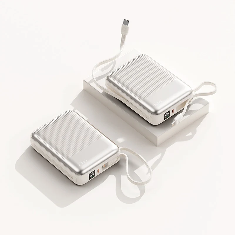 Kompakte Powerbank mit integriertem Kabelsystem Skanto