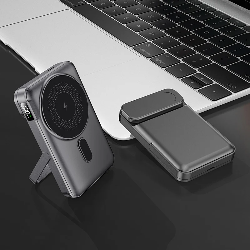 Tragbare Powerbank mit integrierter Standfunktion und digitaler Ladestatusanzeige Skanto