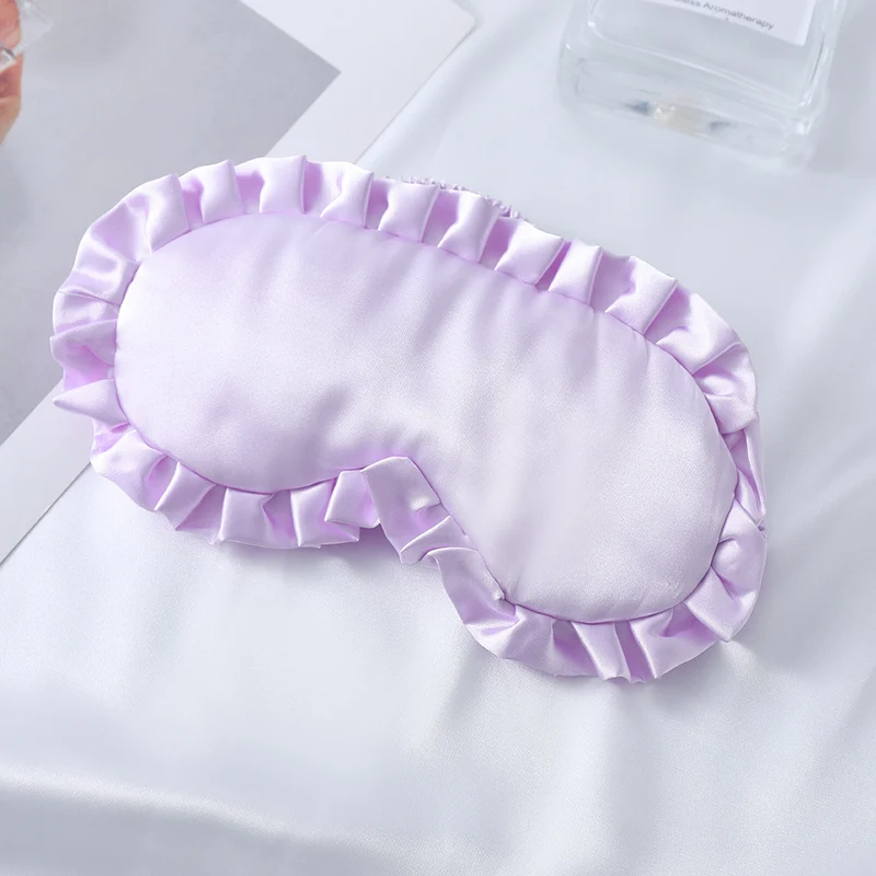 Satin-glänzende Augenmaske für Damen mit ergonomischer Kontur, Rüschenrand und weicher Polsterung Skanto