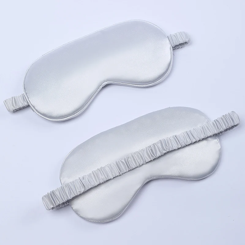 Seidenweiche Maske für Damen mit gepolstertem Augenbereich, verstellbarem Gummiband und Aufbewahrungsbeutel Skanto