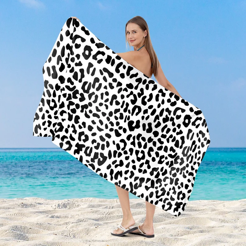 Strandtuch mit künstlerischem Mandala-Design Skanto