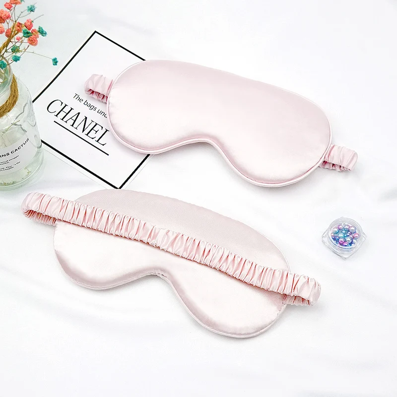 Atmungsaktive Satin-Augenmaske für Damen mit ergonomischer Wölbung, weicher Polsterung und gerafftem Anti-Rutsch-Band Skanto