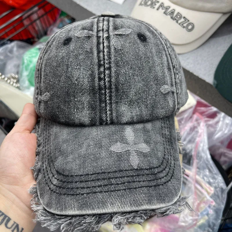 Damen Baseballkappe im Used-Look aus Jeans mit Fransen Skanto