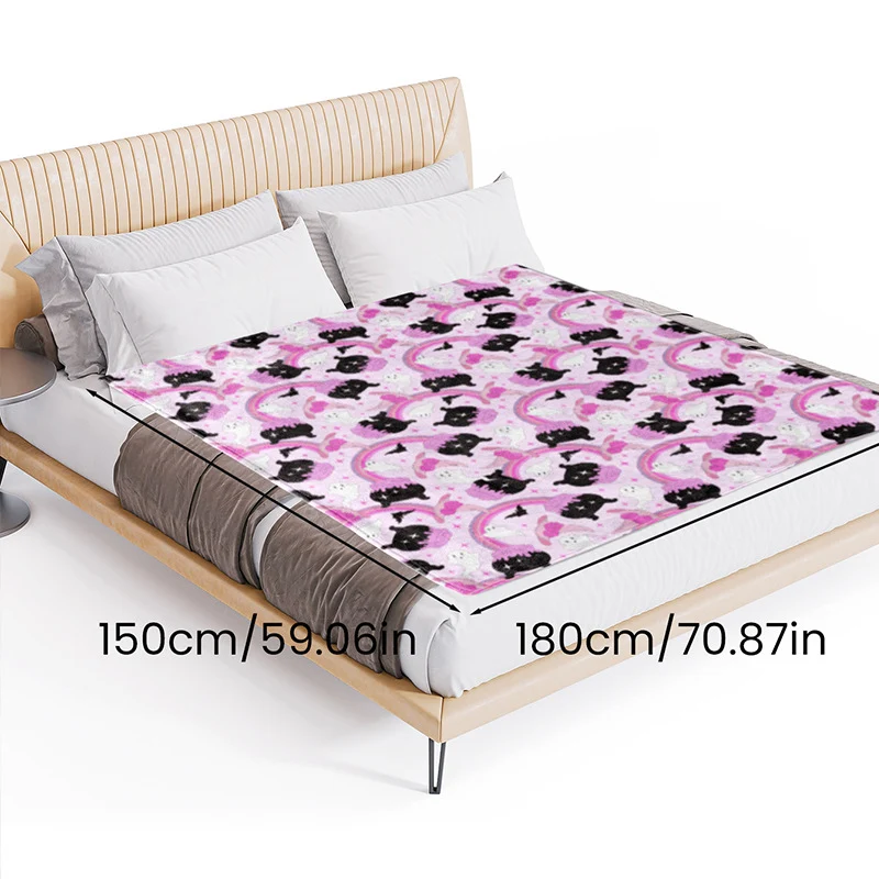 Kuscheldecke mit verspielten Katzen- und Regenbogenmotiven Skanto