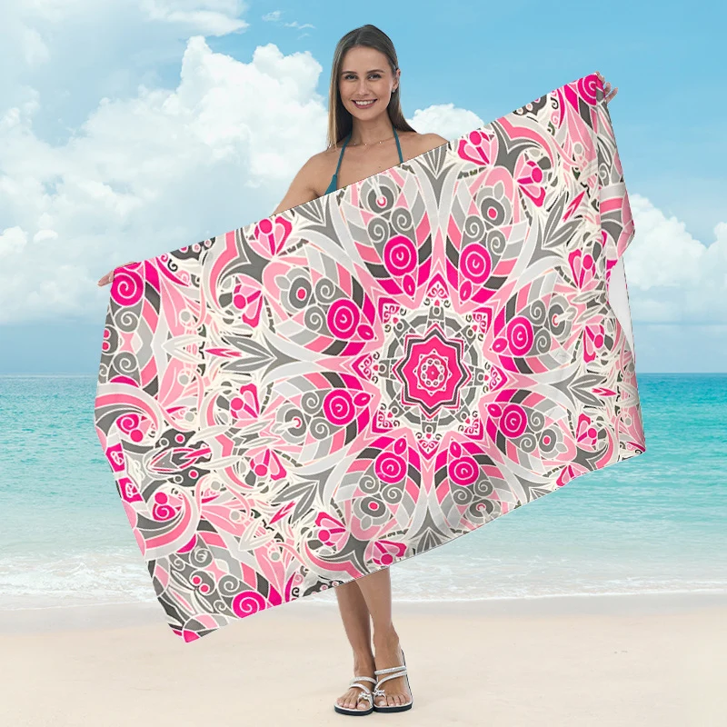 Strandtuch mit künstlerischem Mandala-Design Skanto