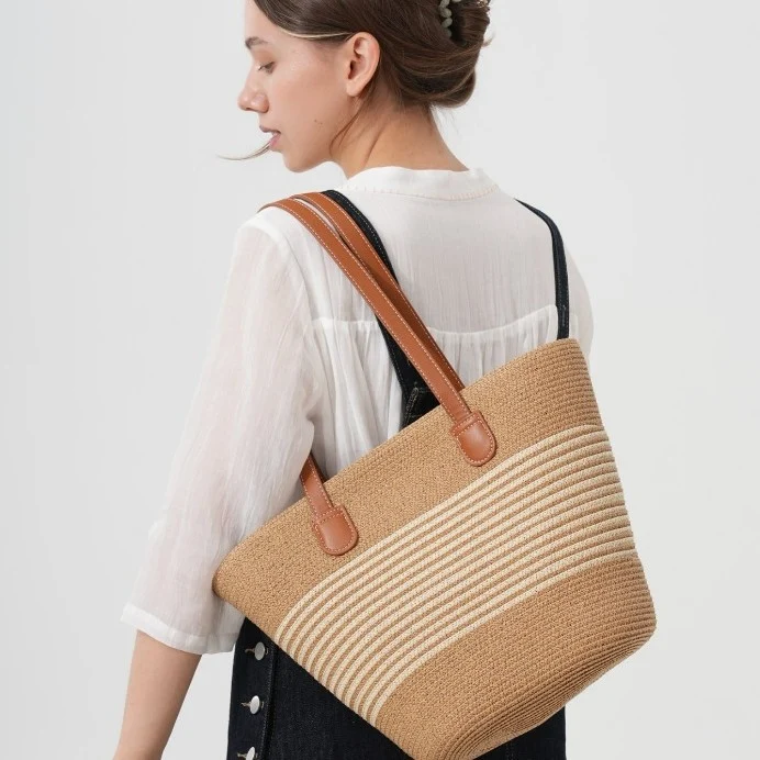 Stroh-Handtasche mit strukturierten Akzenten Skanto