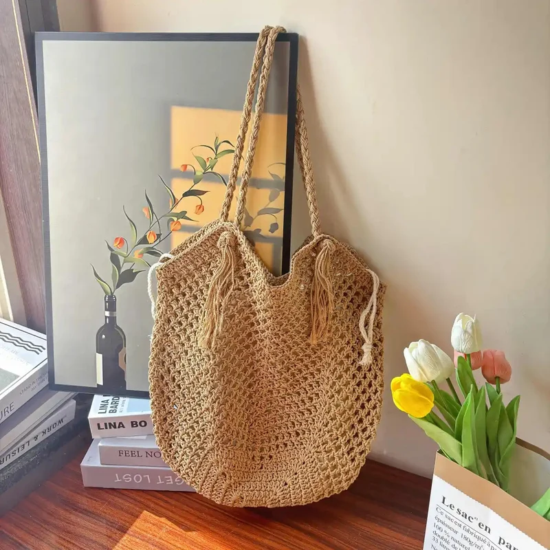 Handgefertigte Strohtasche mit Quasten Skanto