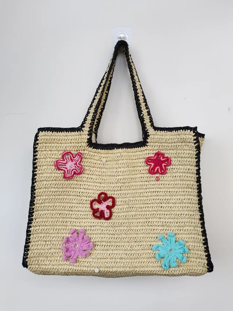 Handgefertigte Korbtasche mit Blumenapplikationen Skanto