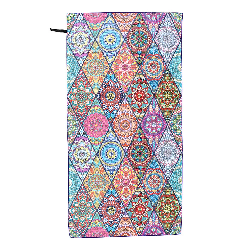 Strandtuch mit künstlerischem Mandala-Design Skanto