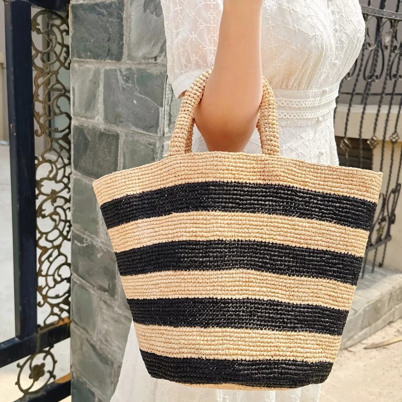 Handgewebte Strandtasche mit modernem Streifenmuster Skanto