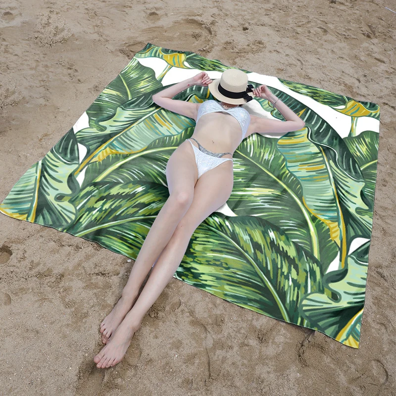 Stranddecke mit lebendigem Blumendesign und innovativer Struktur Skanto