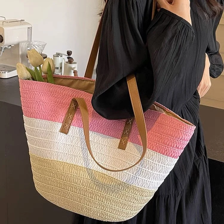 Stilvolle Strandtasche mit Ledergriffen Skanto