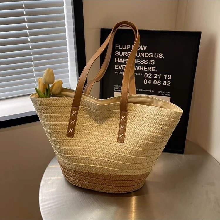 Stilvolle Strandtasche mit Ledergriffen Skanto