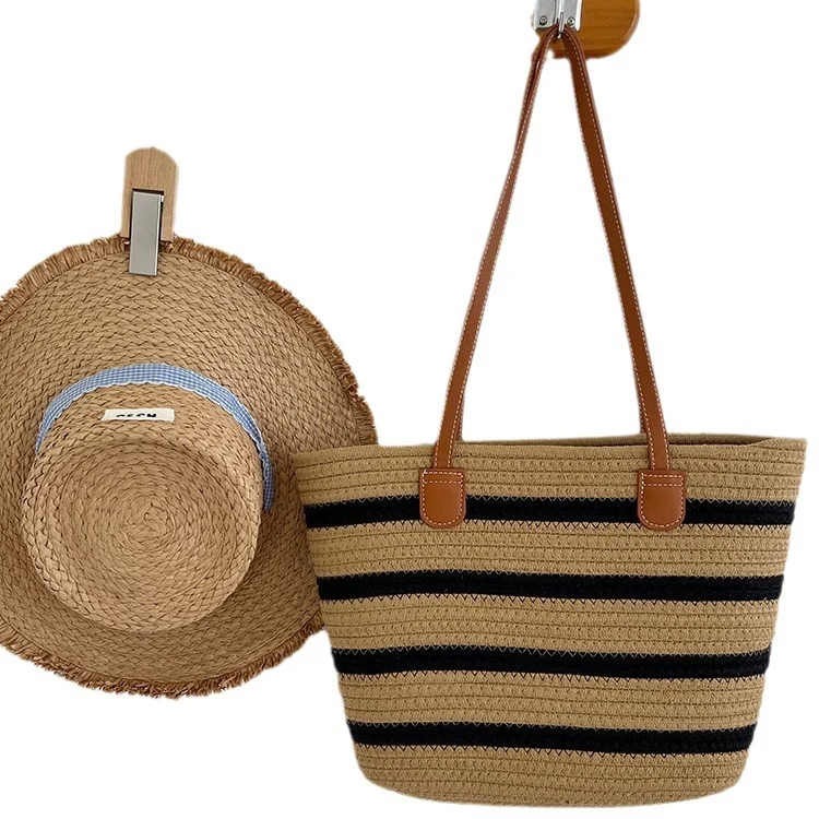 Stilvolle Strohtasche mit Kontraststreifen Skanto
