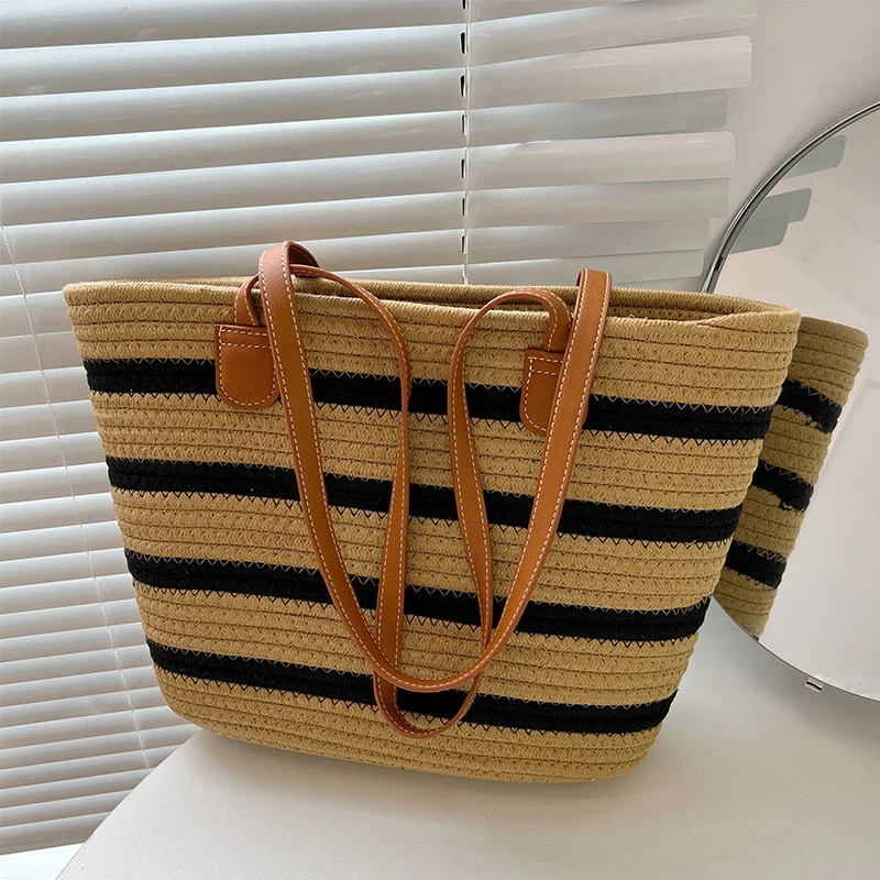 Stilvolle Strohtasche mit Kontraststreifen Skanto