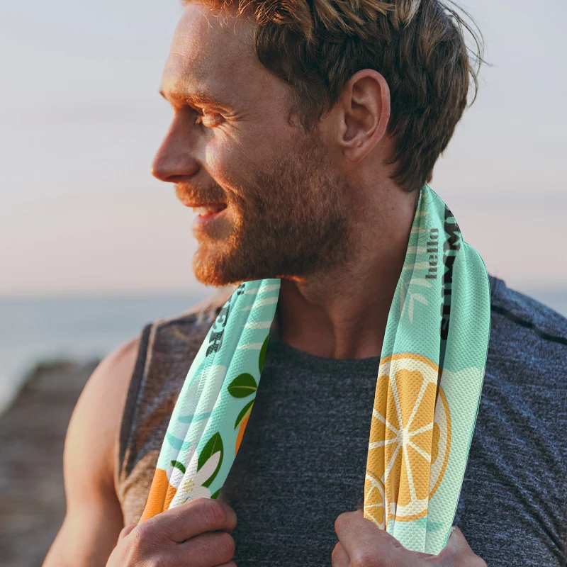 Sportliches Mikrofaserhandtuch mit lebendigem Sommerdesign Skanto