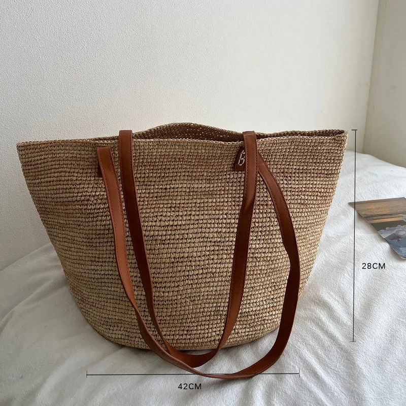 Handgefertigte Strohtasche mit modernem Streifenmuster Skanto