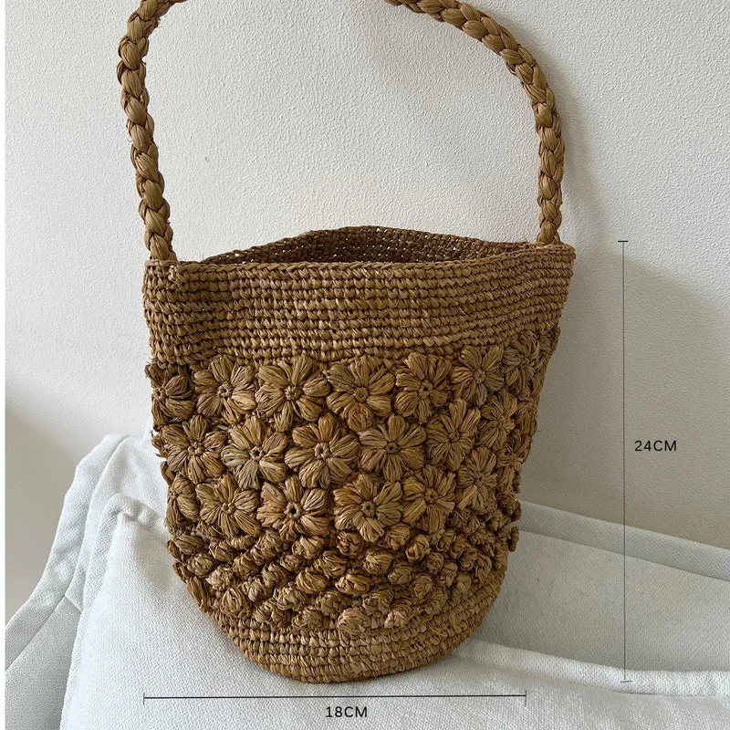 Handgefertigte Strohtasche mit modernem Streifenmuster Skanto