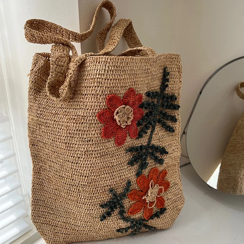 Handgefertigte Strohtasche mit geometrischem Muster Skanto