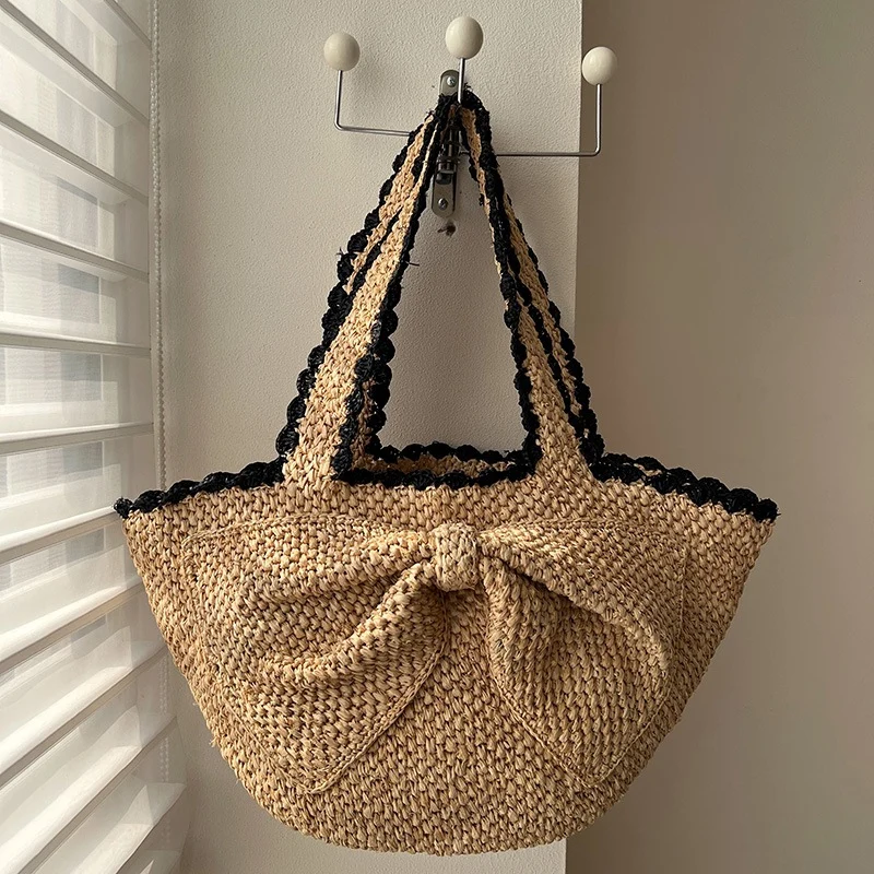Handgefertigte Strohtasche mit geometrischem Muster Skanto