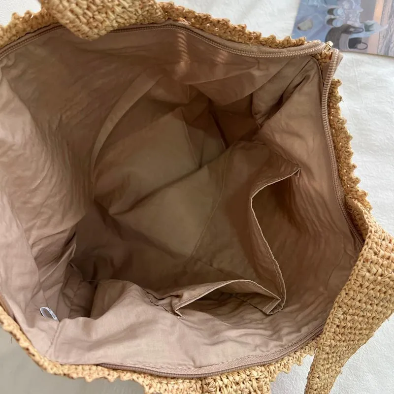 Handgefertigte Strohtasche mit floralen Details Skanto